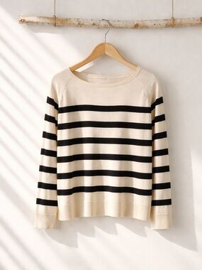 Zara lightweight striped sweater
Black and Cream Size Small